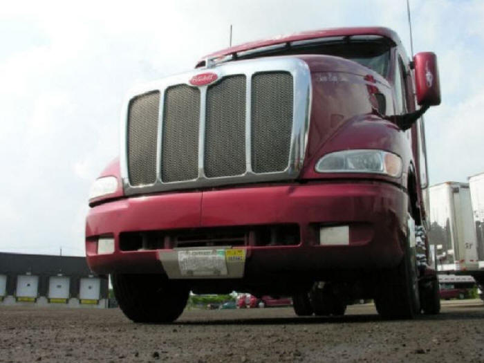 Peterbilt with aerodynamic euro style cab bobtail